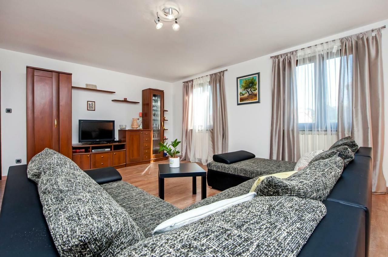 Apartment Nika Ровінь Екстер'єр фото