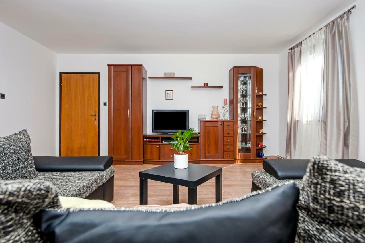 Apartment Nika Ровінь Екстер'єр фото