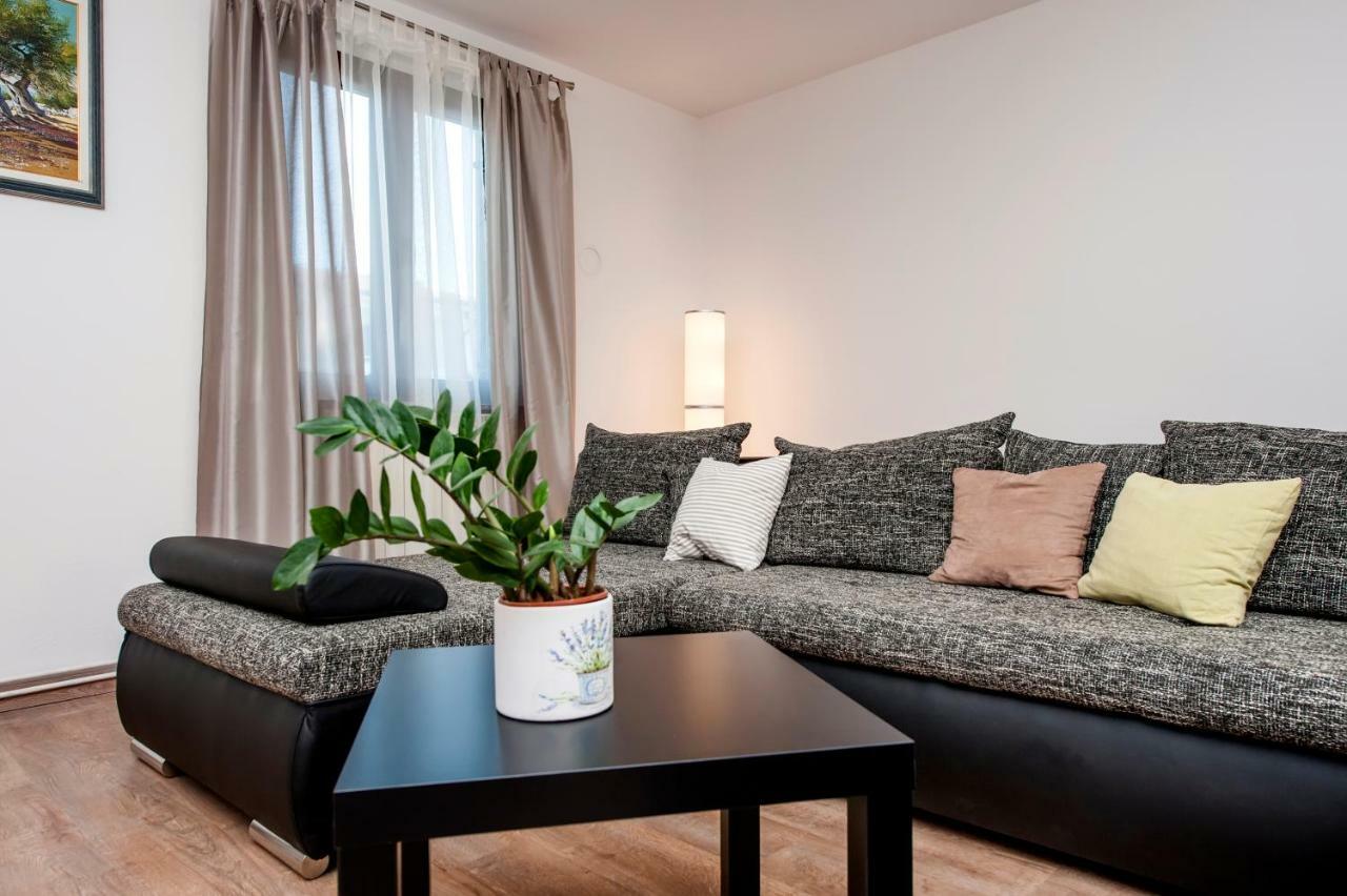 Apartment Nika Ровінь Екстер'єр фото
