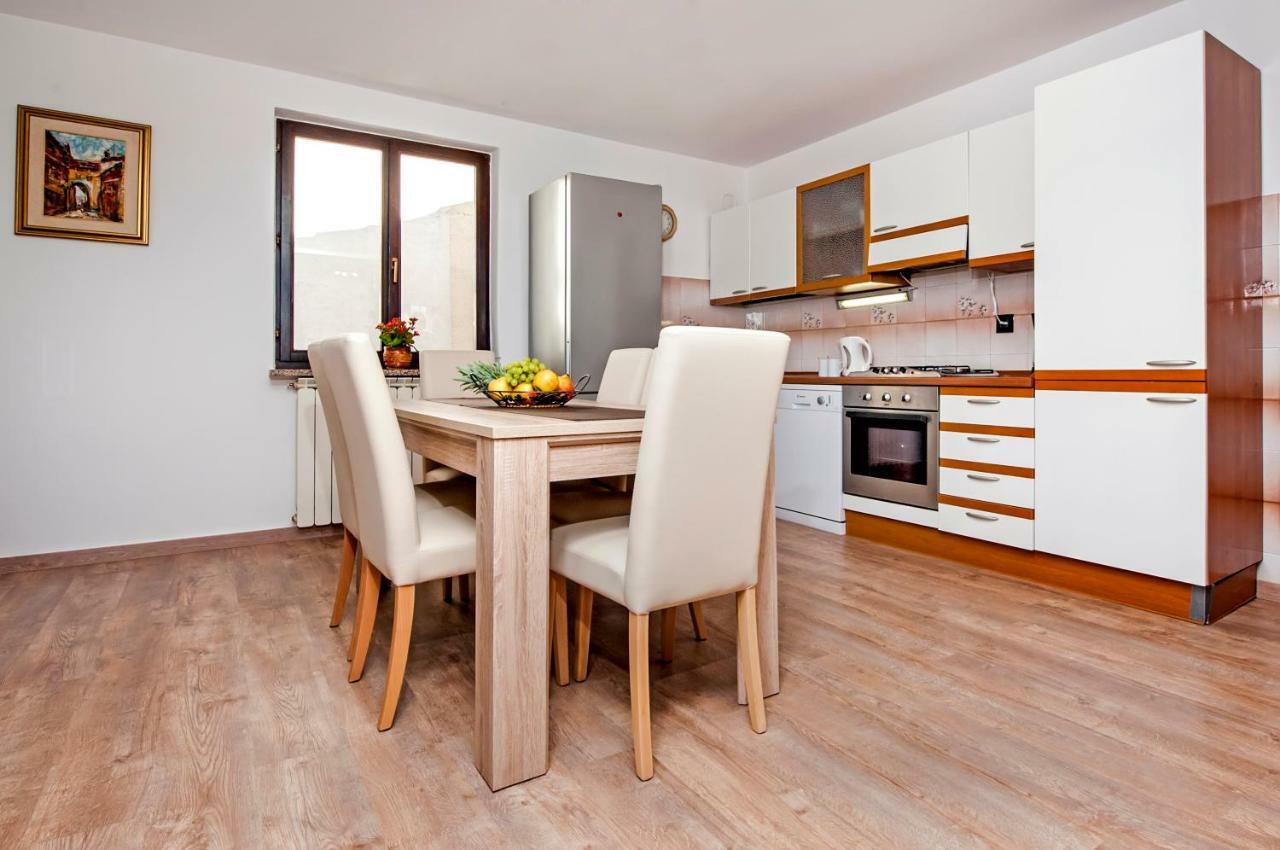Apartment Nika Ровінь Екстер'єр фото